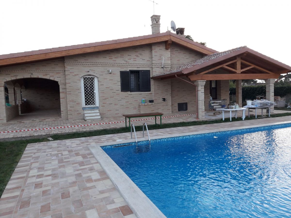 Chioschi e Gazebi in legno Spazio Legno Lamellare Tetto grandi campate