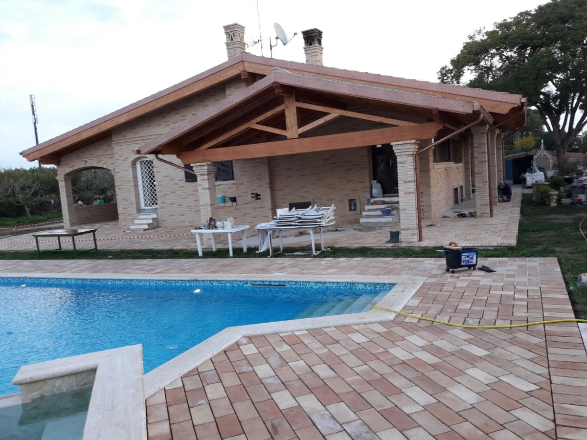 Chioschi e Gazebi in legno Spazio Legno Lamellare Tetto grandi campate