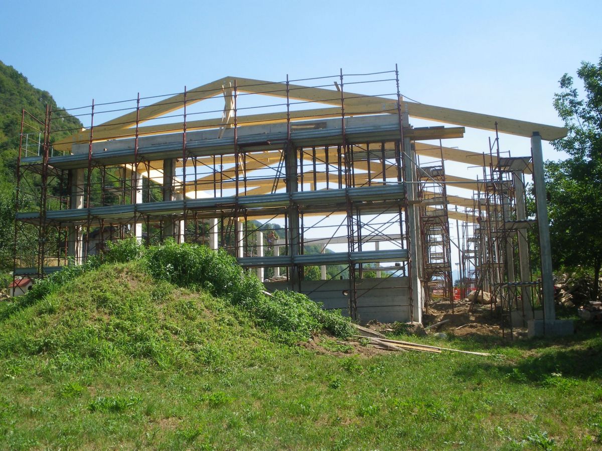 Ampliamenti in legno BCL Bergamasca Costruzioni Legno Tetto in Legno Lamellare Attività commerciale