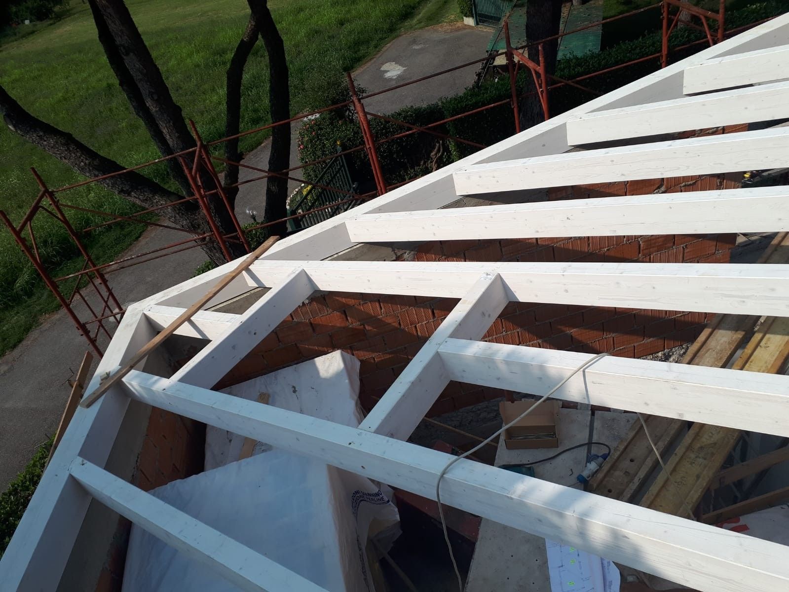 Sopraelevazioni in legno BCL Tetto in legno lamellare cert FSC e PEFC sbiancato con Ammon MI