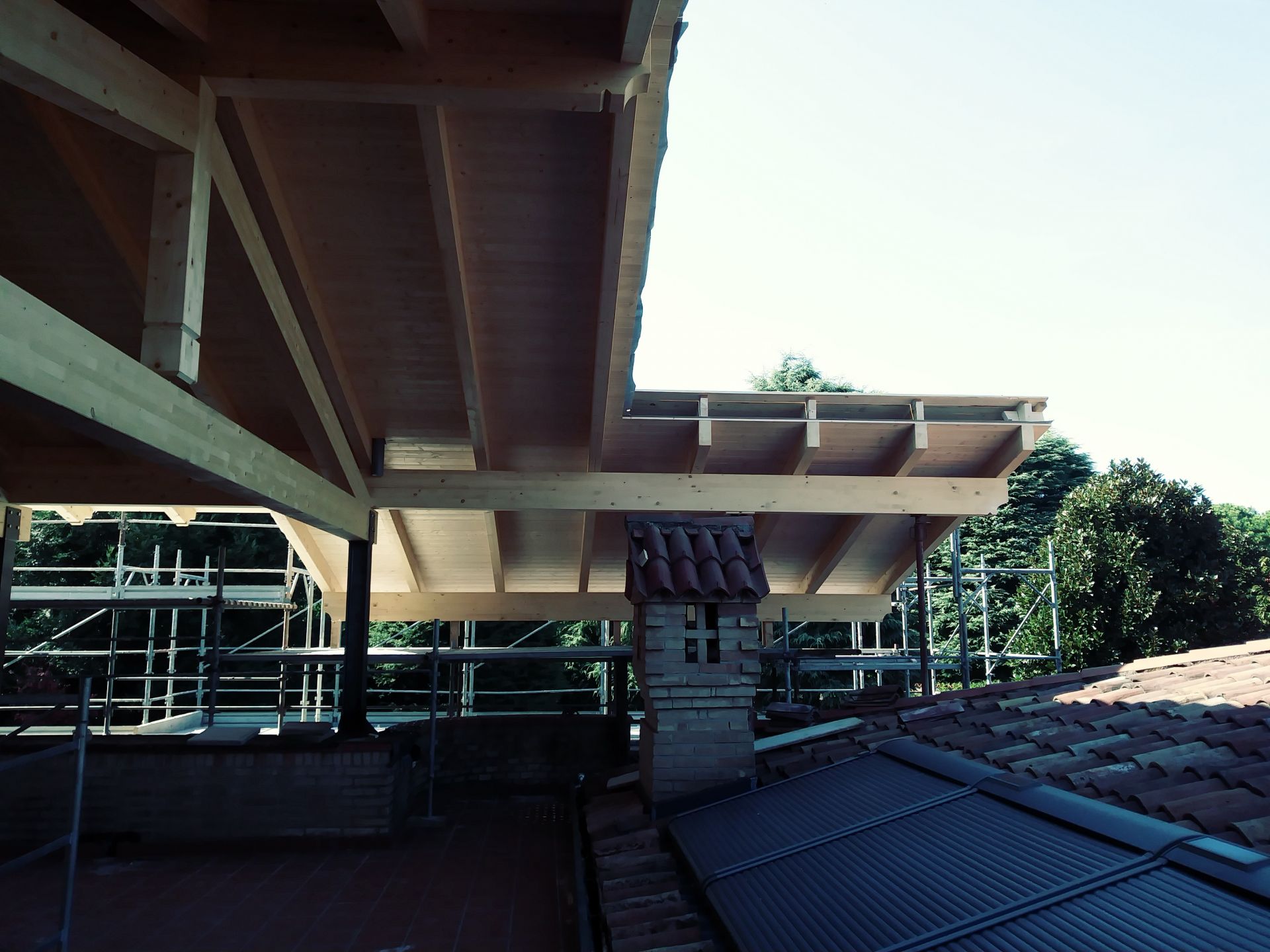 Sopraelevazioni in legno BCL Tetto Legno Lamellare cert FSC e PEFC villa Barlassina