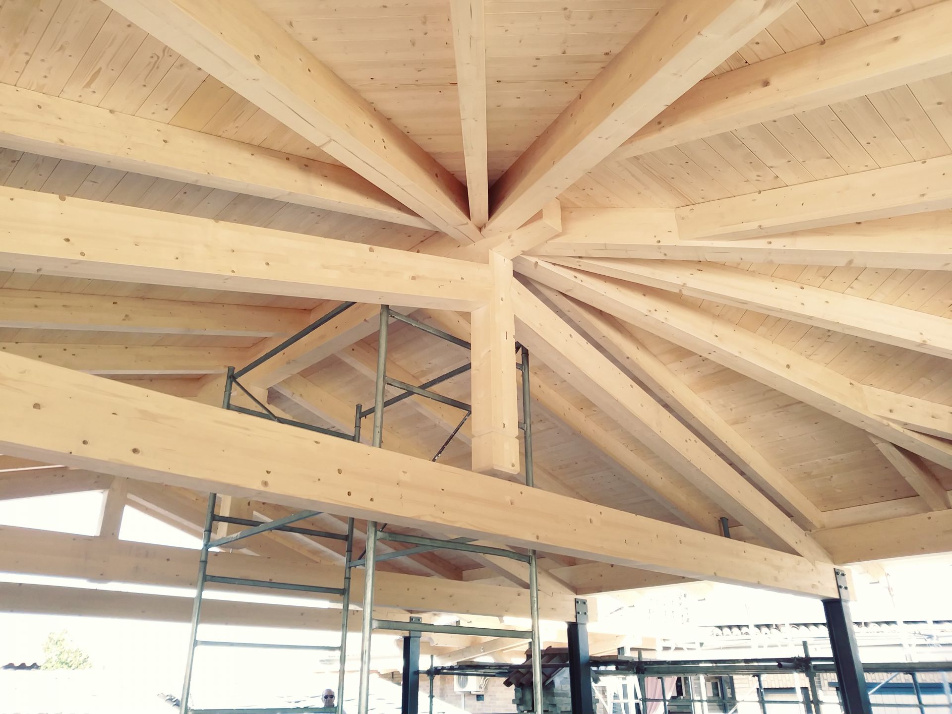 Sopraelevazioni in legno BCL Tetto Legno Lamellare cert FSC e PEFC villa Barlassina