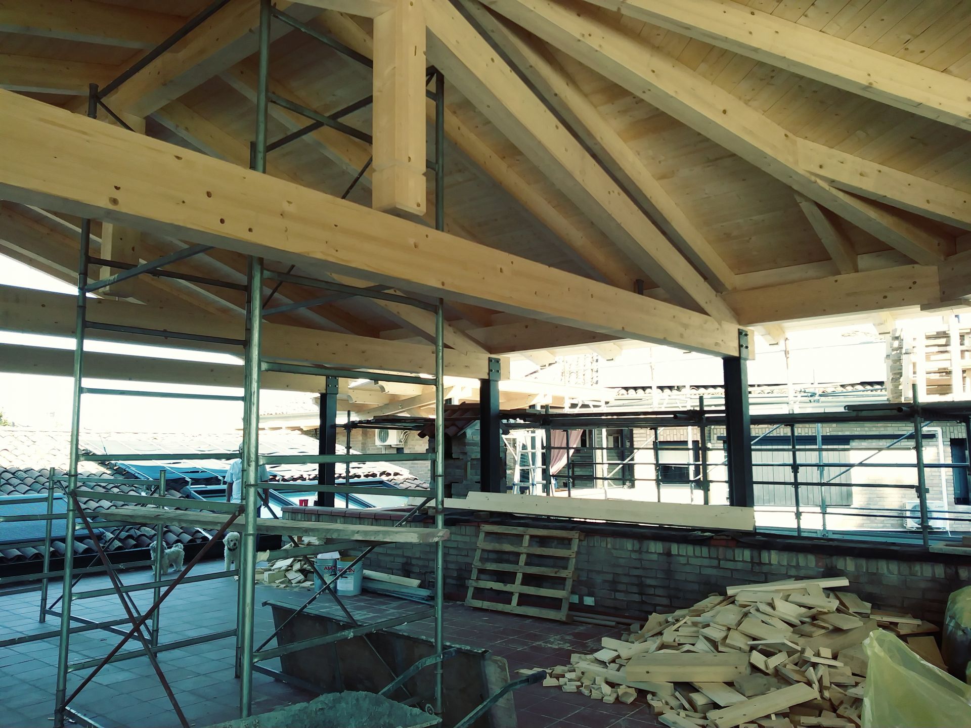 Sopraelevazioni in legno BCL Tetto Legno Lamellare cert FSC e PEFC villa Barlassina