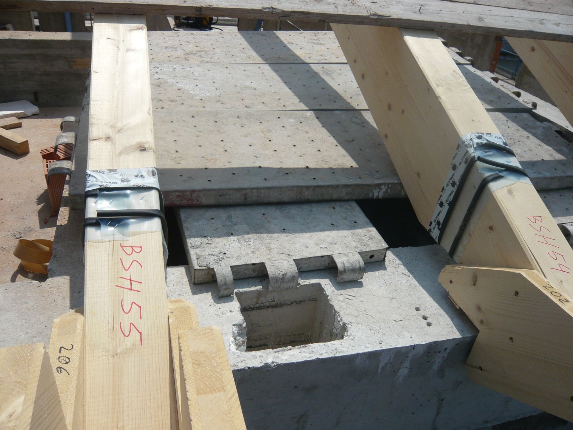 Chioschi e Gazebi in legno BCL Struttura Industriale Tetto in legno lamellare