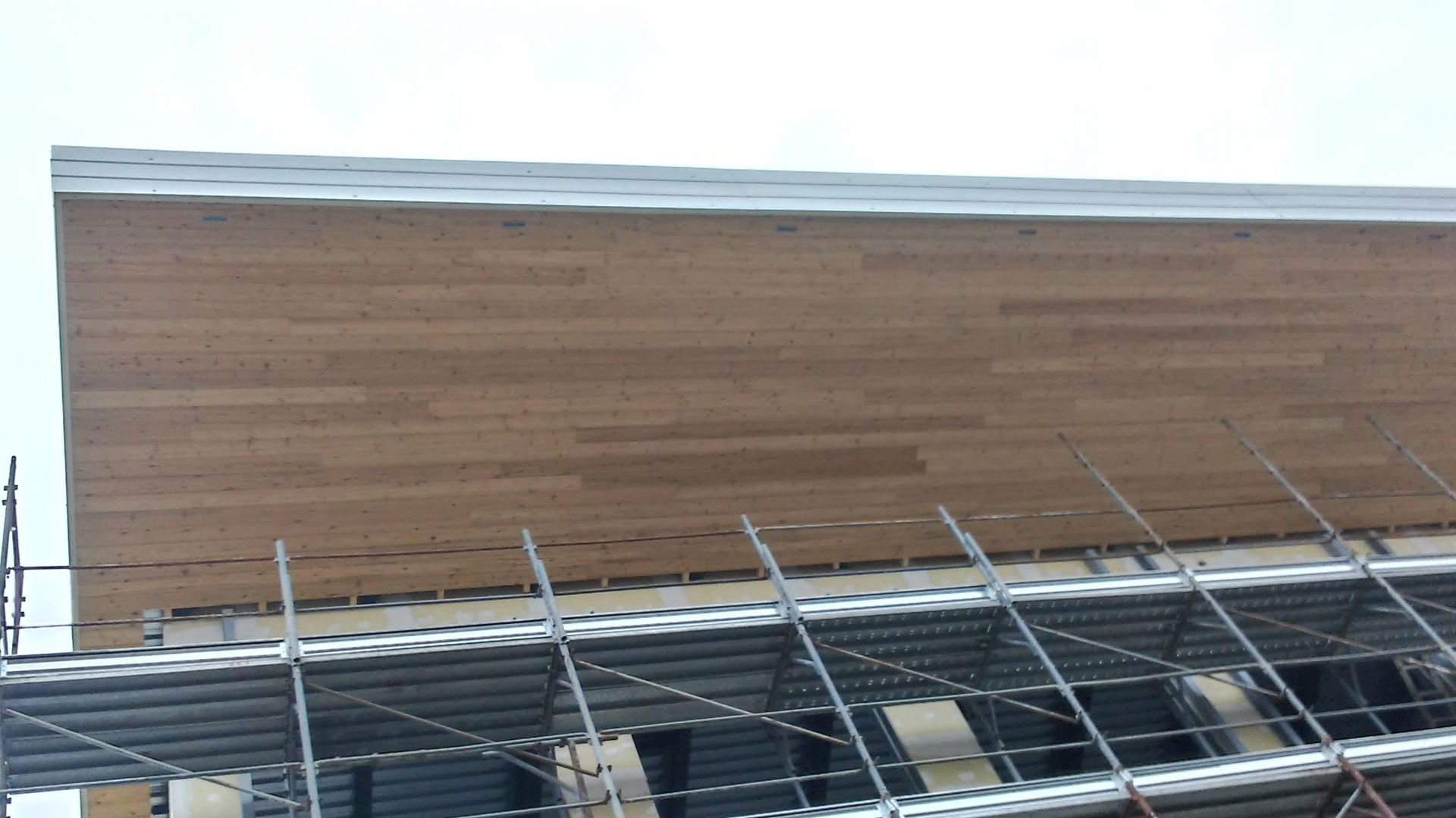 Chioschi e Gazebi in legno BCL Tetto a Scanzorosciate rivestito di Larice Siberiano