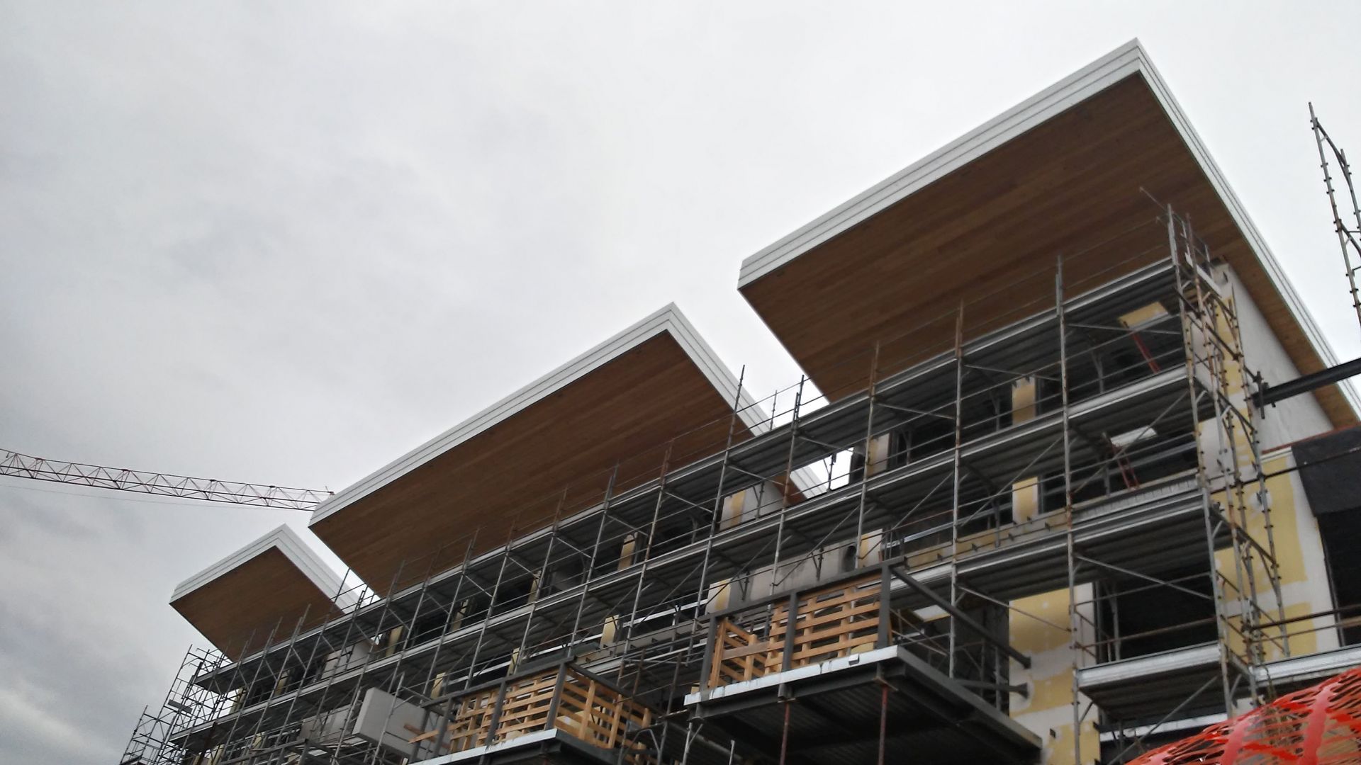 Chioschi e Gazebi in legno BCL Tetto a Scanzorosciate rivestito di Larice Siberiano