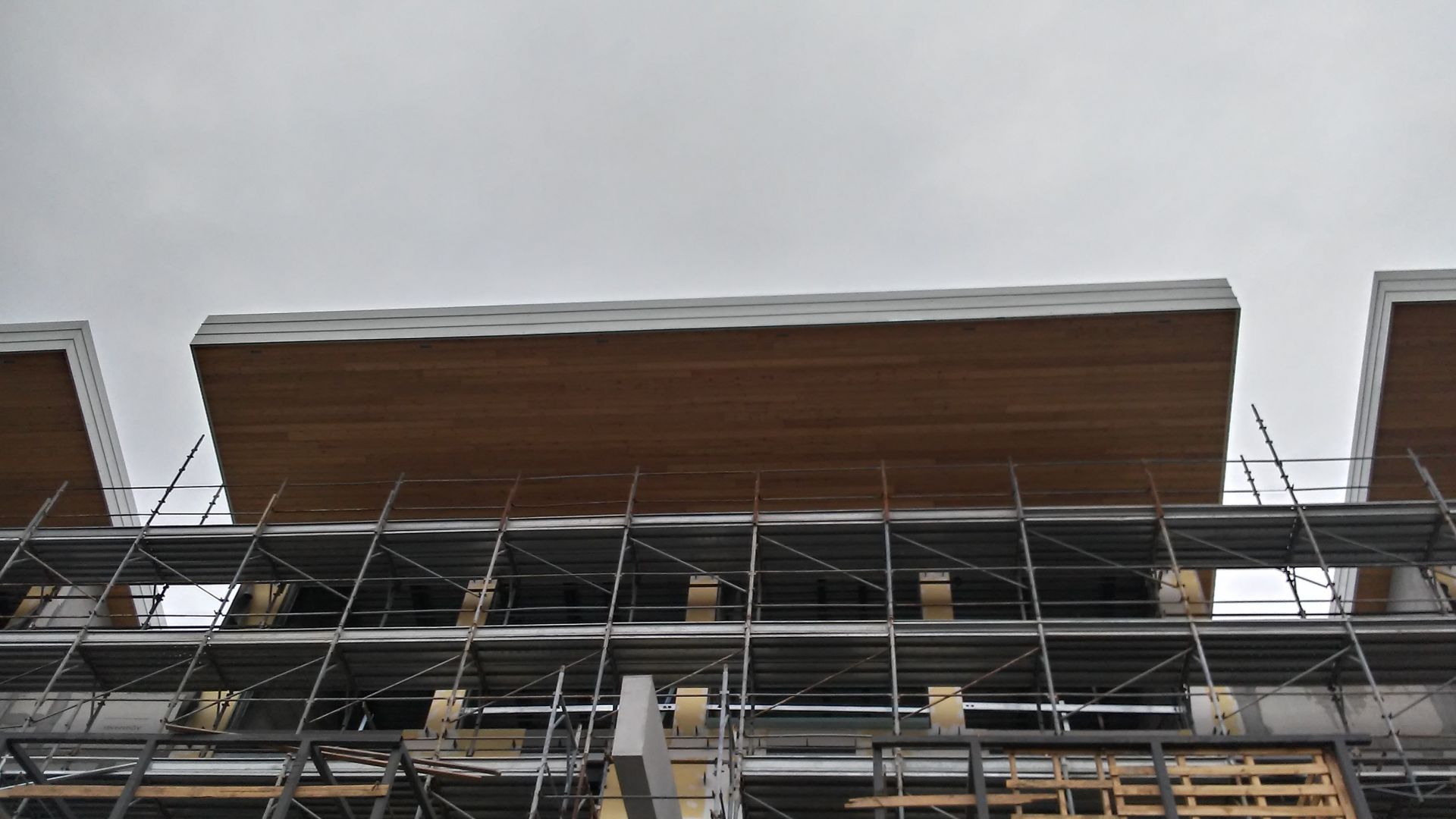 Chioschi e Gazebi in legno BCL Tetto a Scanzorosciate rivestito di Larice Siberiano