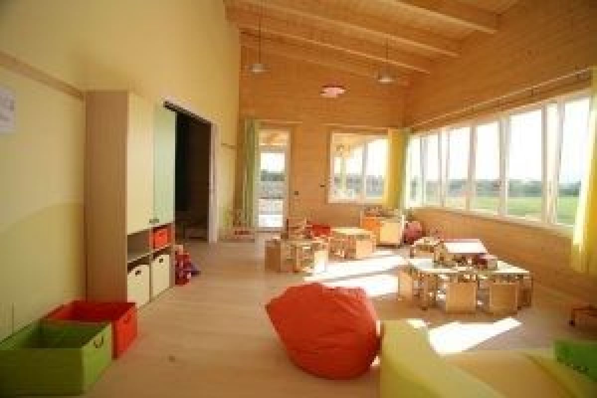 Edifici Pubblici (scuole, chiese) in legno RIKO-HISE srl - Arch. Daniele Bonzi Scuola Materna  - Modena 
