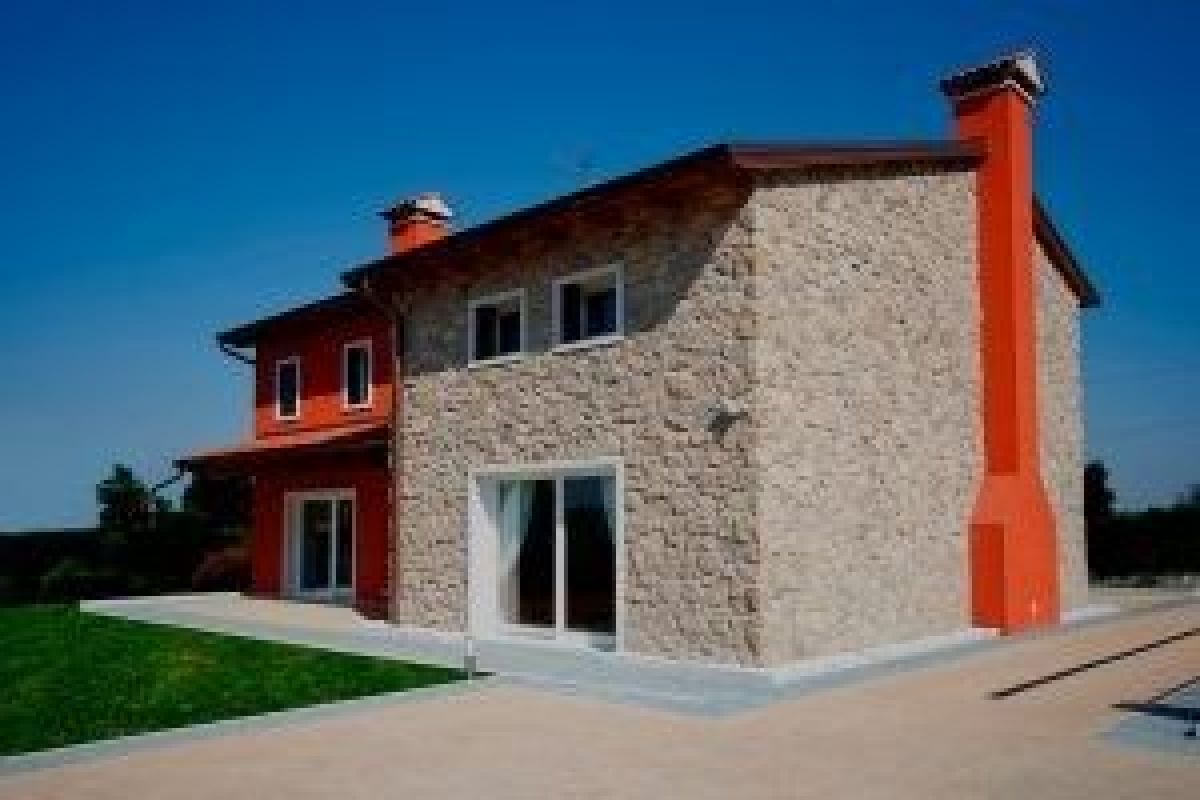 Case in legno RIKO-HISE srl - Arch. Daniele Bonzi Casa in pietra 