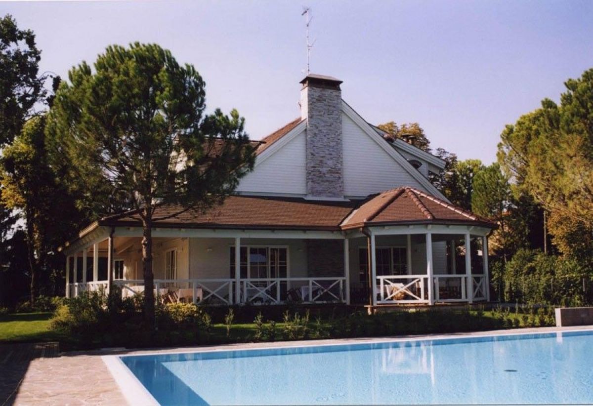 Strutture commerciali in legno RIKO-HISE srl - Arch. Daniele Bonzi Ristorante Faenza 