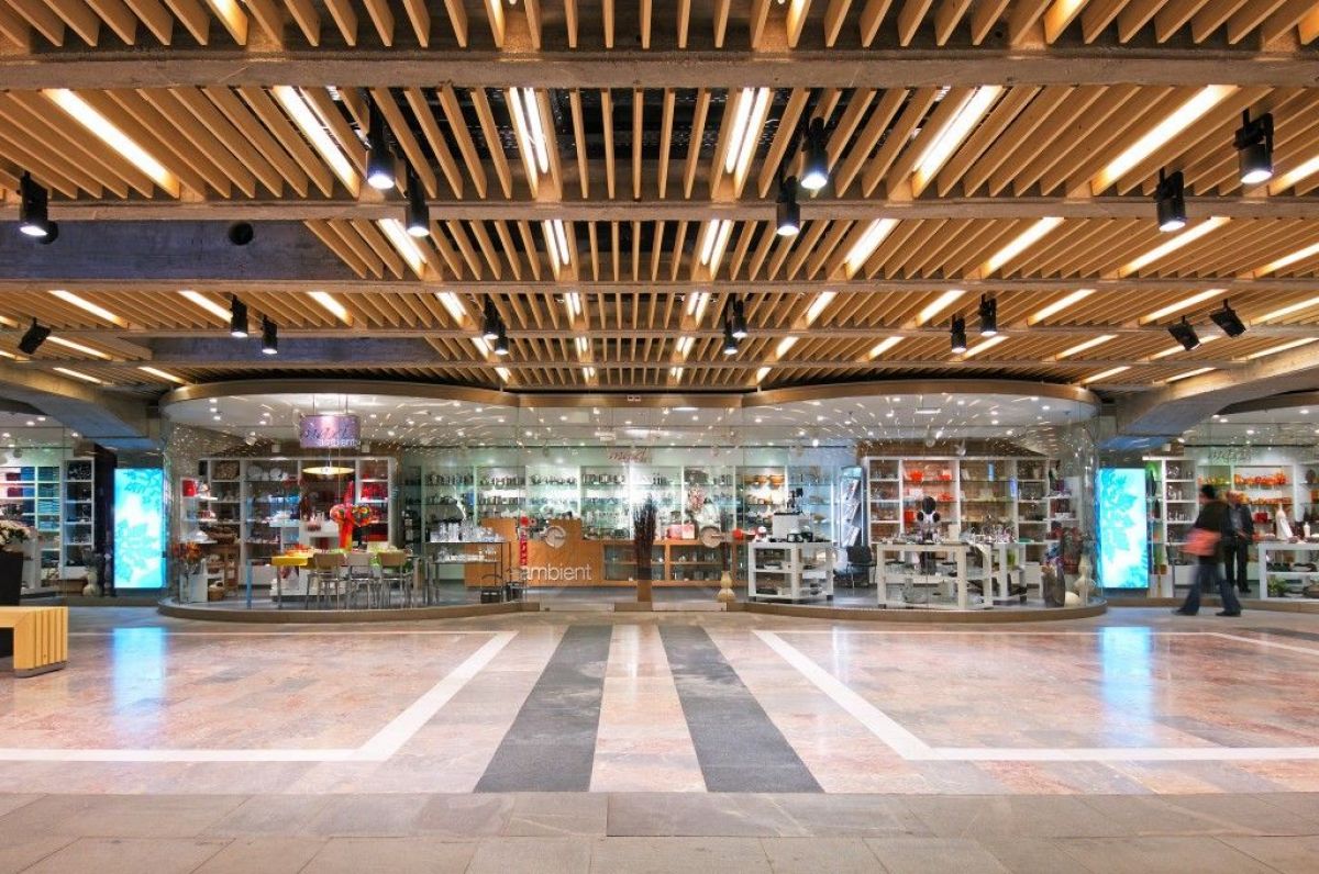 Strutture commerciali in legno RIKO-HISE srl - Arch. Daniele Bonzi Centro commerciale 