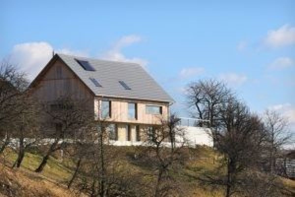 Case in legno RIKO-HISE srl - Arch. Daniele Bonzi IL GRANAIO RICOSTRUITO 