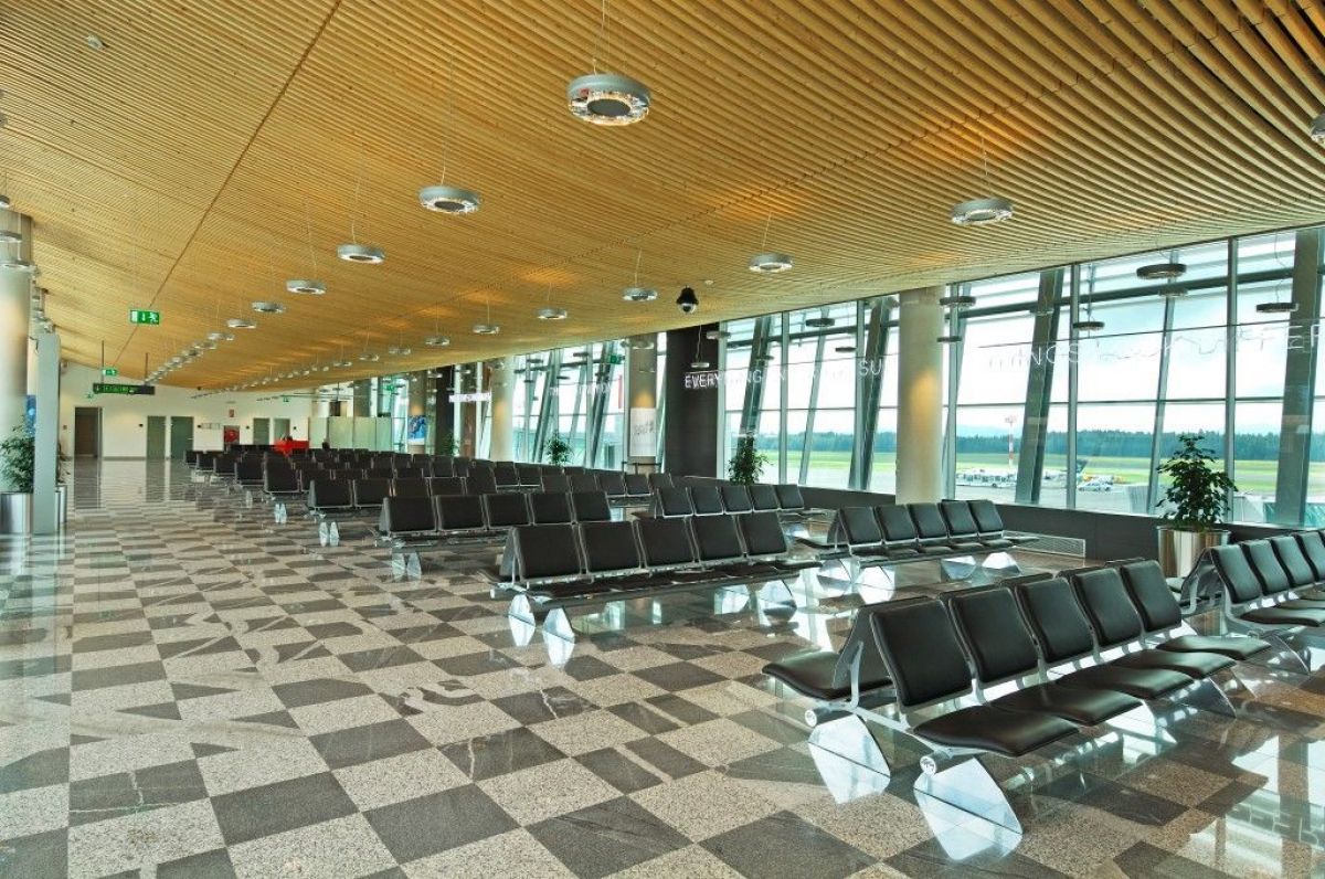 Edifici Pubblici (scuole, chiese) in legno RIKO-HISE srl - Arch. Daniele Bonzi CONTROSOFFITTI IN LEGNO  CURVATO 