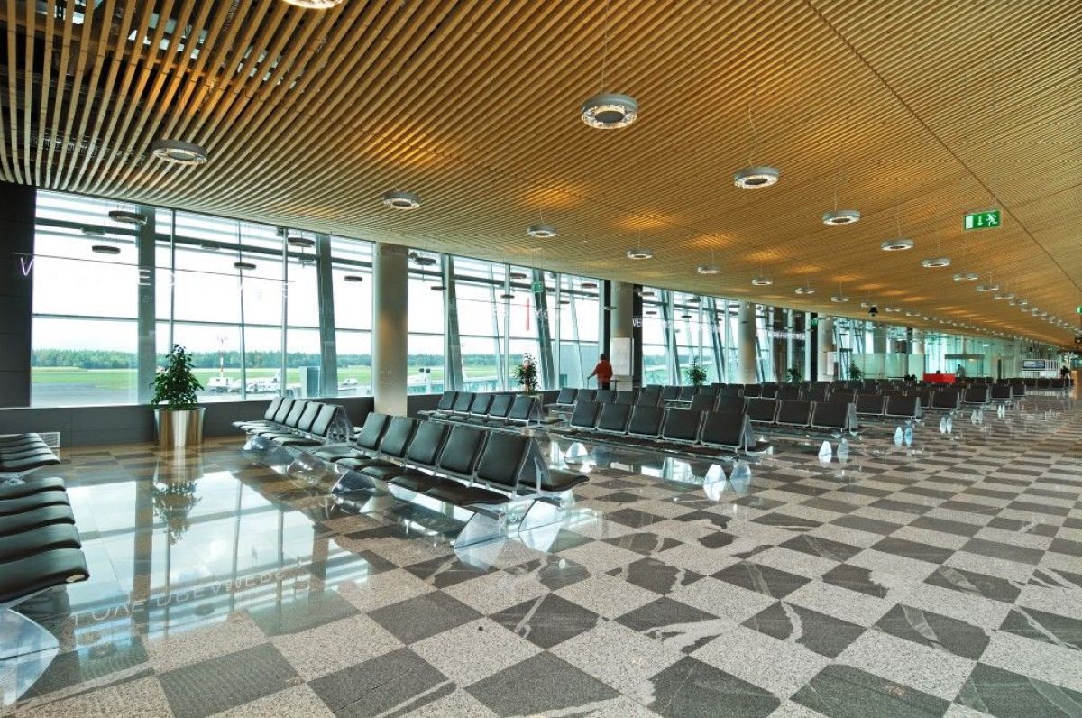 Edifici Pubblici (scuole, chiese) in legno RIKO-HISE srl - Arch. Daniele Bonzi CONTROSOFFITTI IN LEGNO  CURVATO 