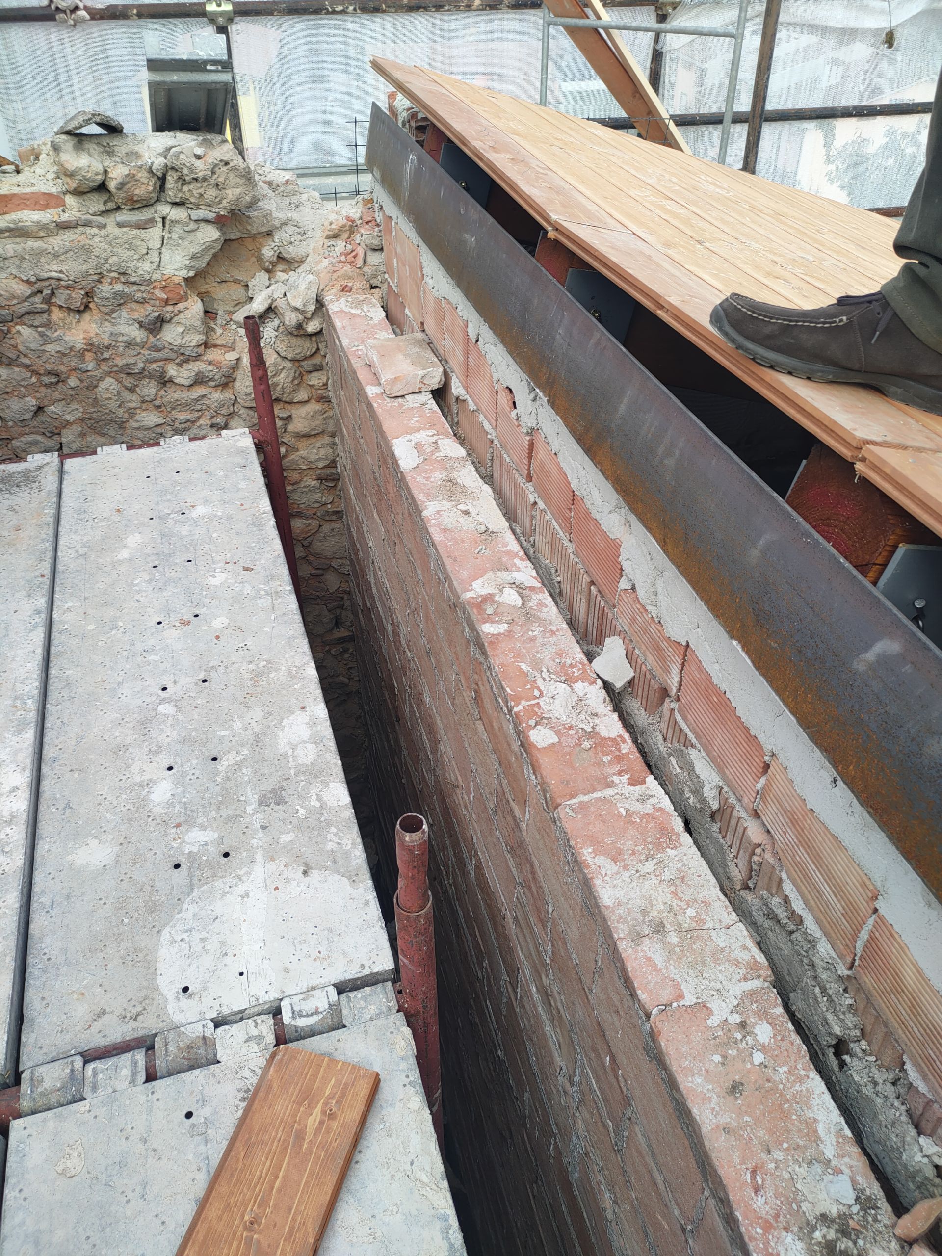 Progetto di riparazione aggregato inagibile in seguito a sisma del 2009 in abruzzo realizzato da Pasquale MOSCHELLA, a Casagiove