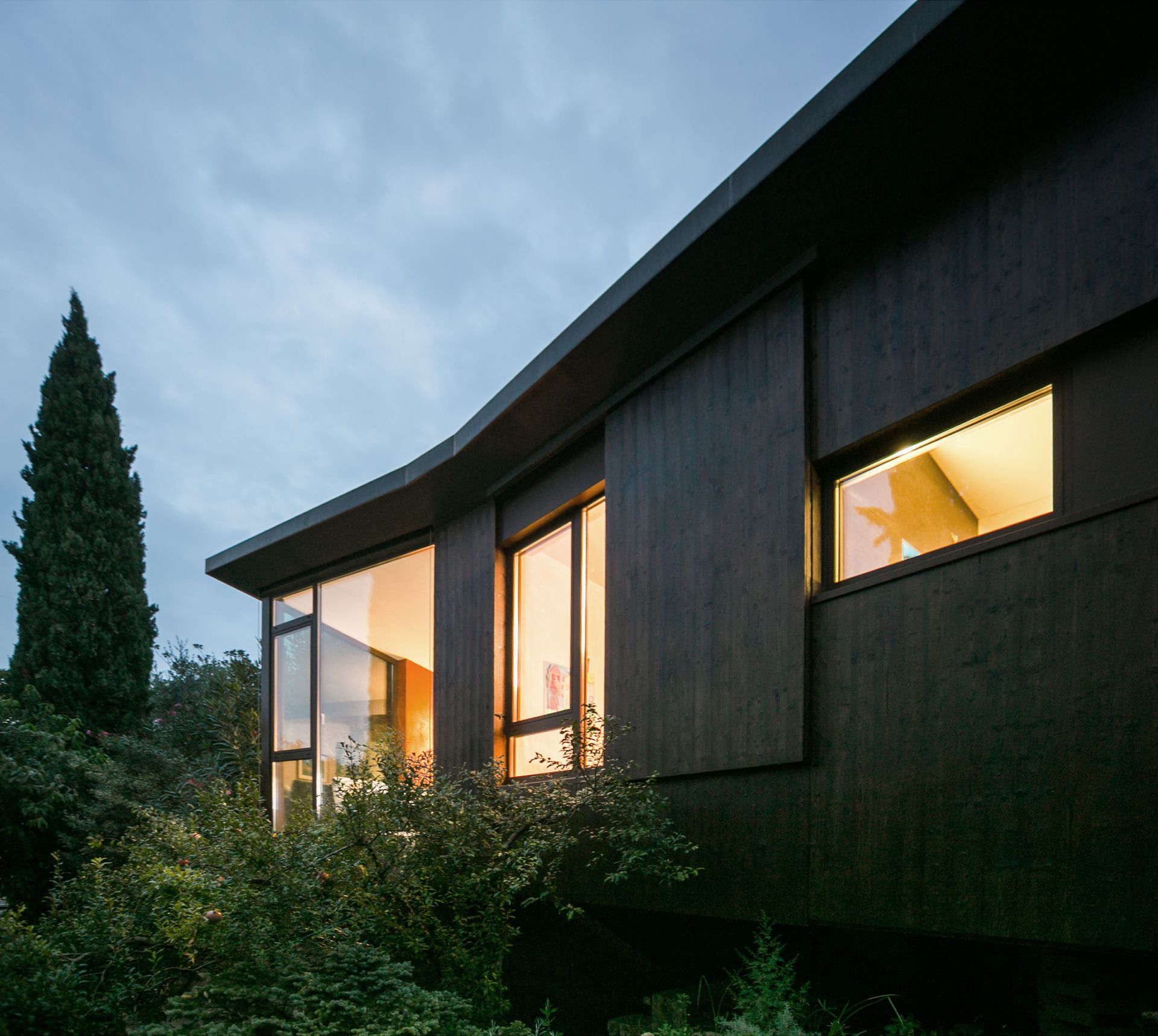 Una Lanterna tra i cipressi realizzato da Orlando Lanza architetto, Assistenza tecnica a Verona