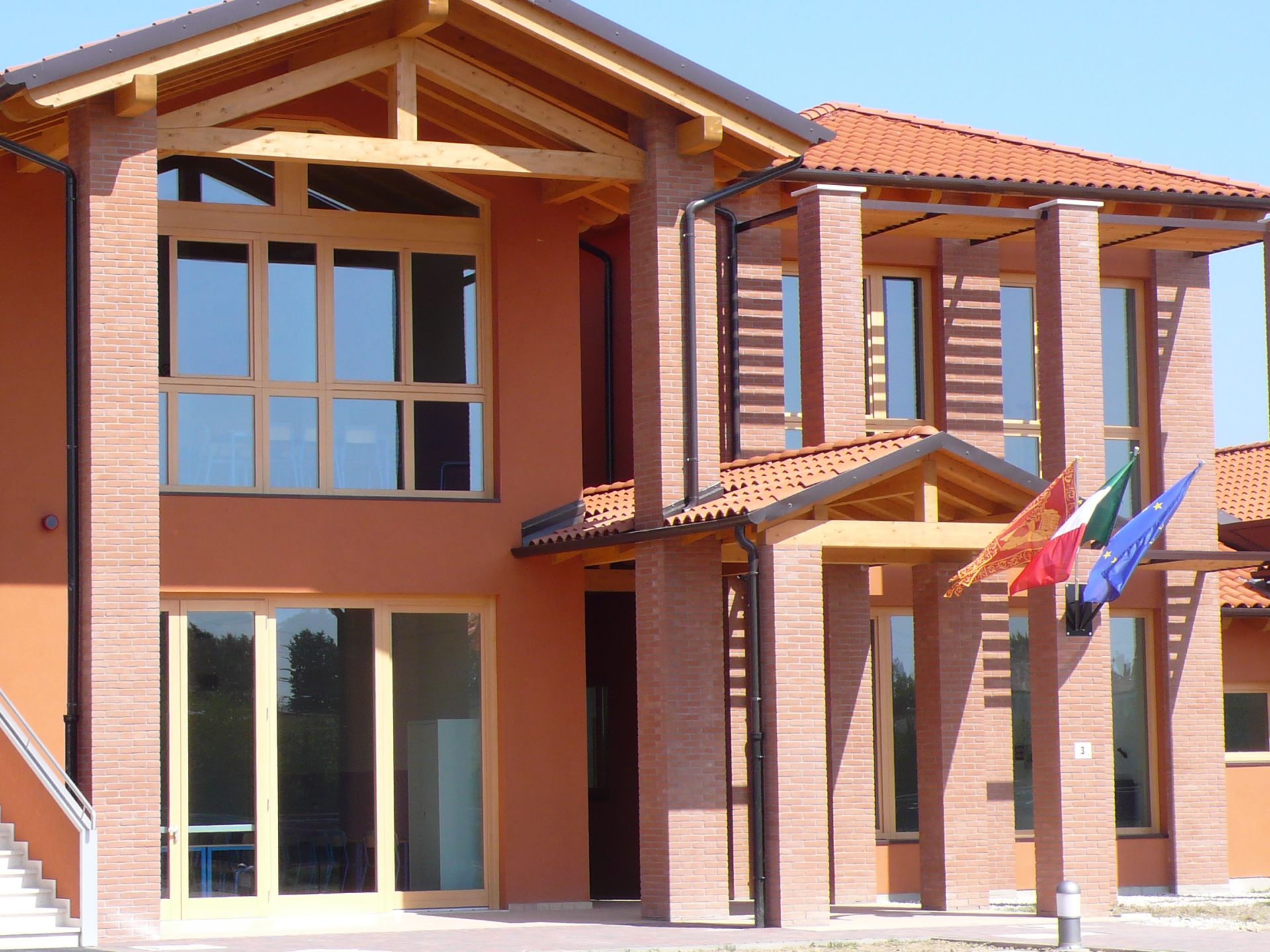 Scuola elementare bioclimatica a Trivignano-Mestre. realizzato da Architetto Paolo Righetti, Assistenza tecnica a Negrar