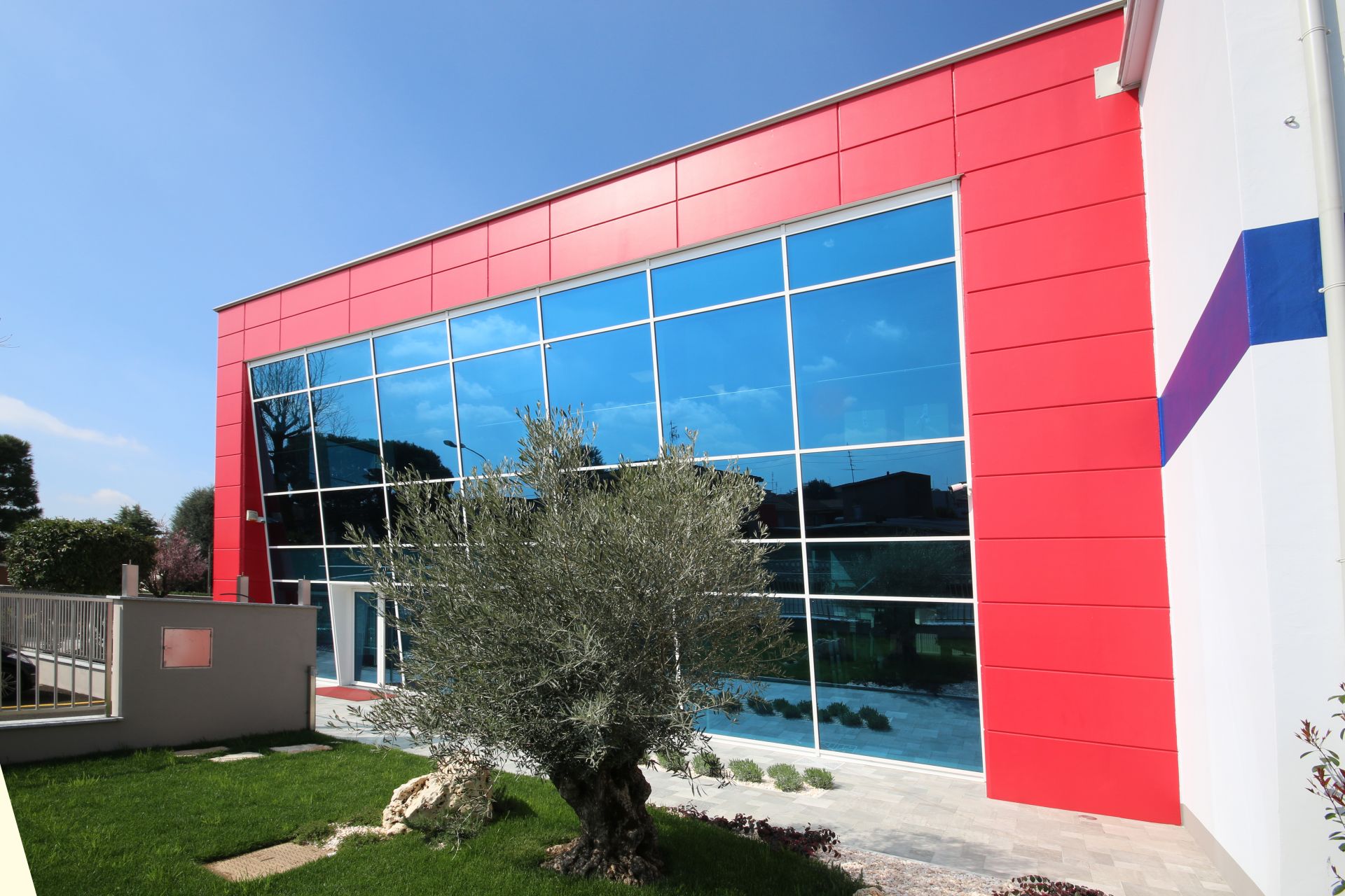 Complesso terziario a Villa Cortese realizzato da Studio di Architettura Paolo Bertolotti, Progettazione architettonica a Busto Arsizio