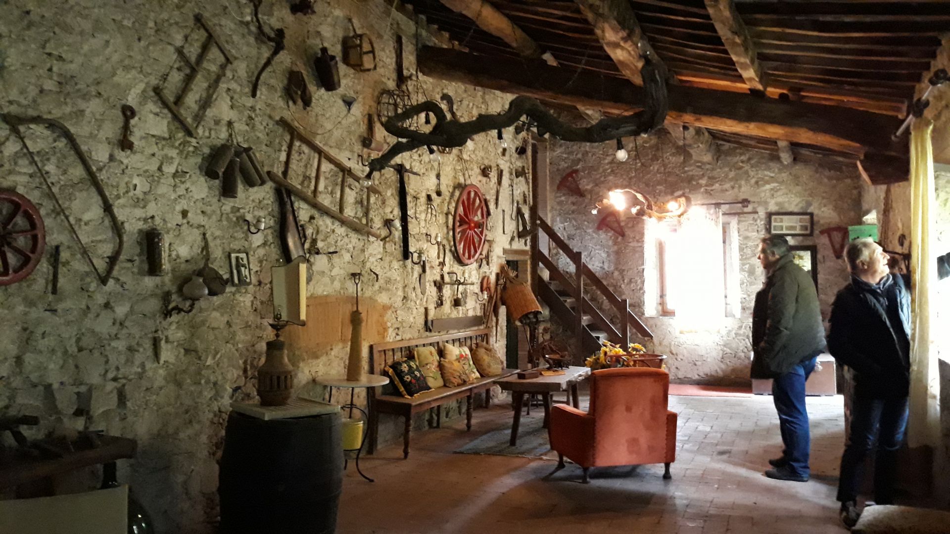 Ristrutturazione casale a Pescaglia realizzato da Studio di Architettura Paolo Bertolotti, Progettazione architettonica a Busto Arsizio