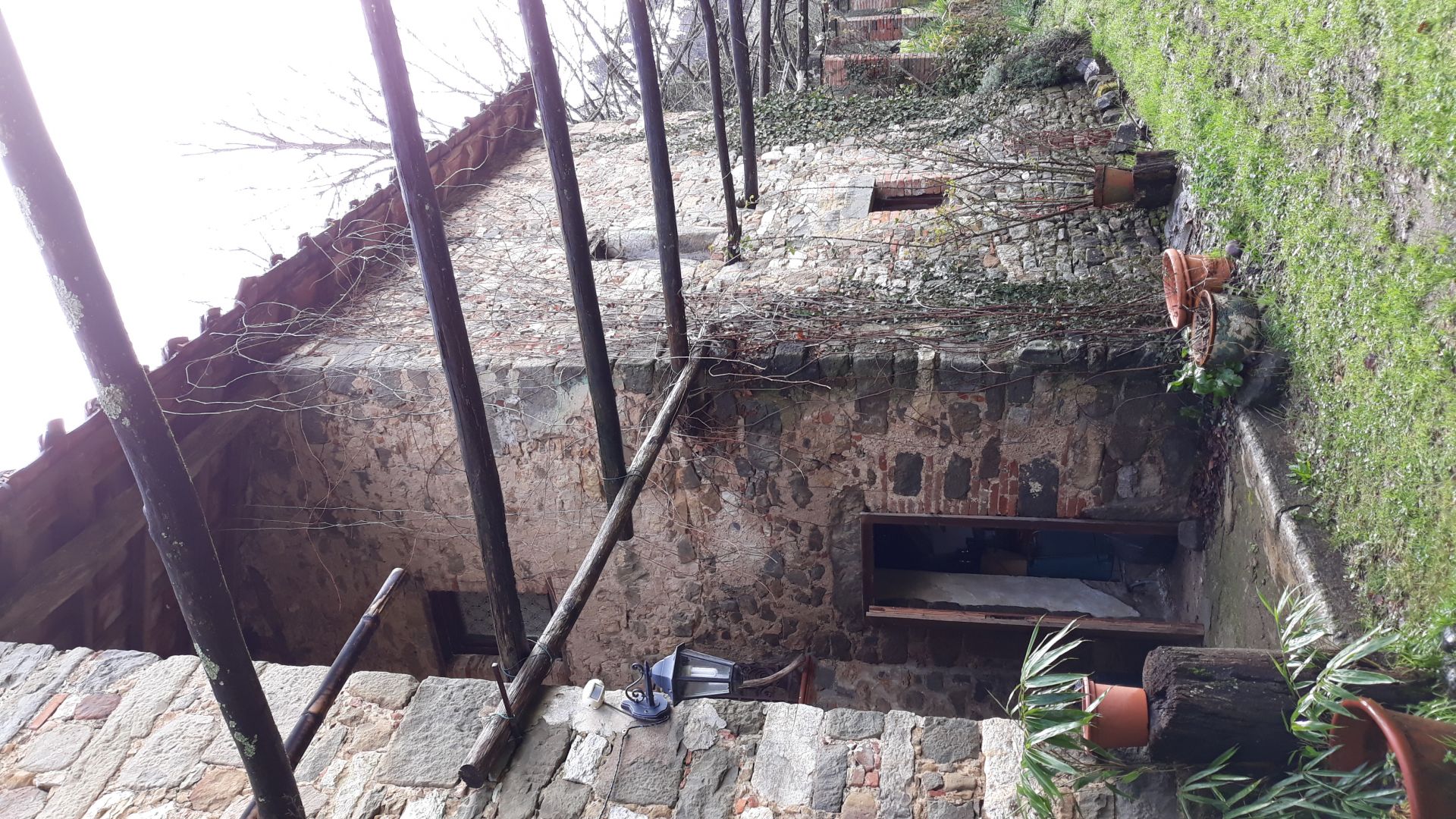 Ristrutturazione casale a Pescaglia realizzato da Studio di Architettura Paolo Bertolotti, Progettazione architettonica a Busto Arsizio