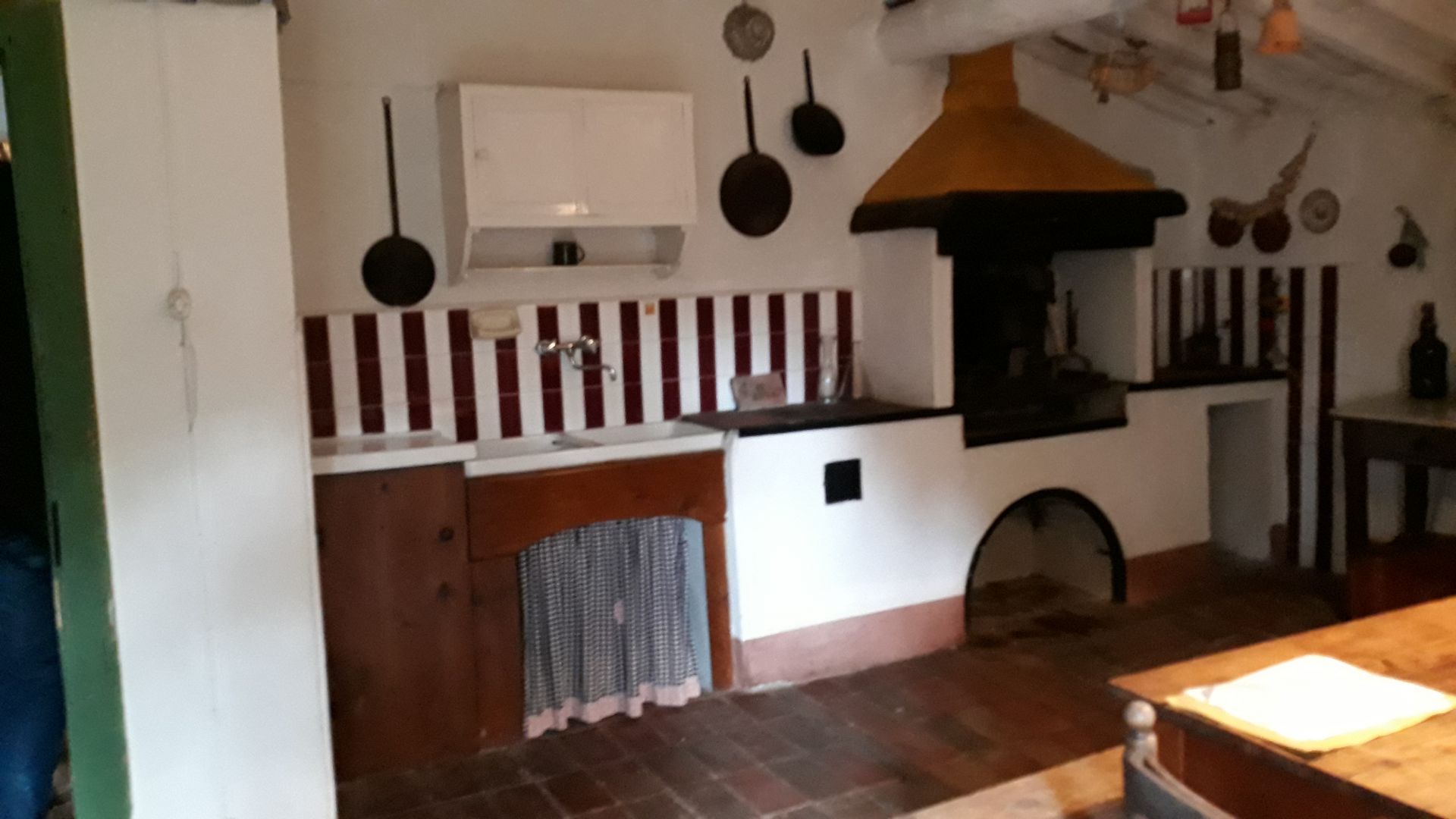 Ristrutturazione casale a Pescaglia realizzato da Studio di Architettura Paolo Bertolotti, Progettazione architettonica a Busto Arsizio