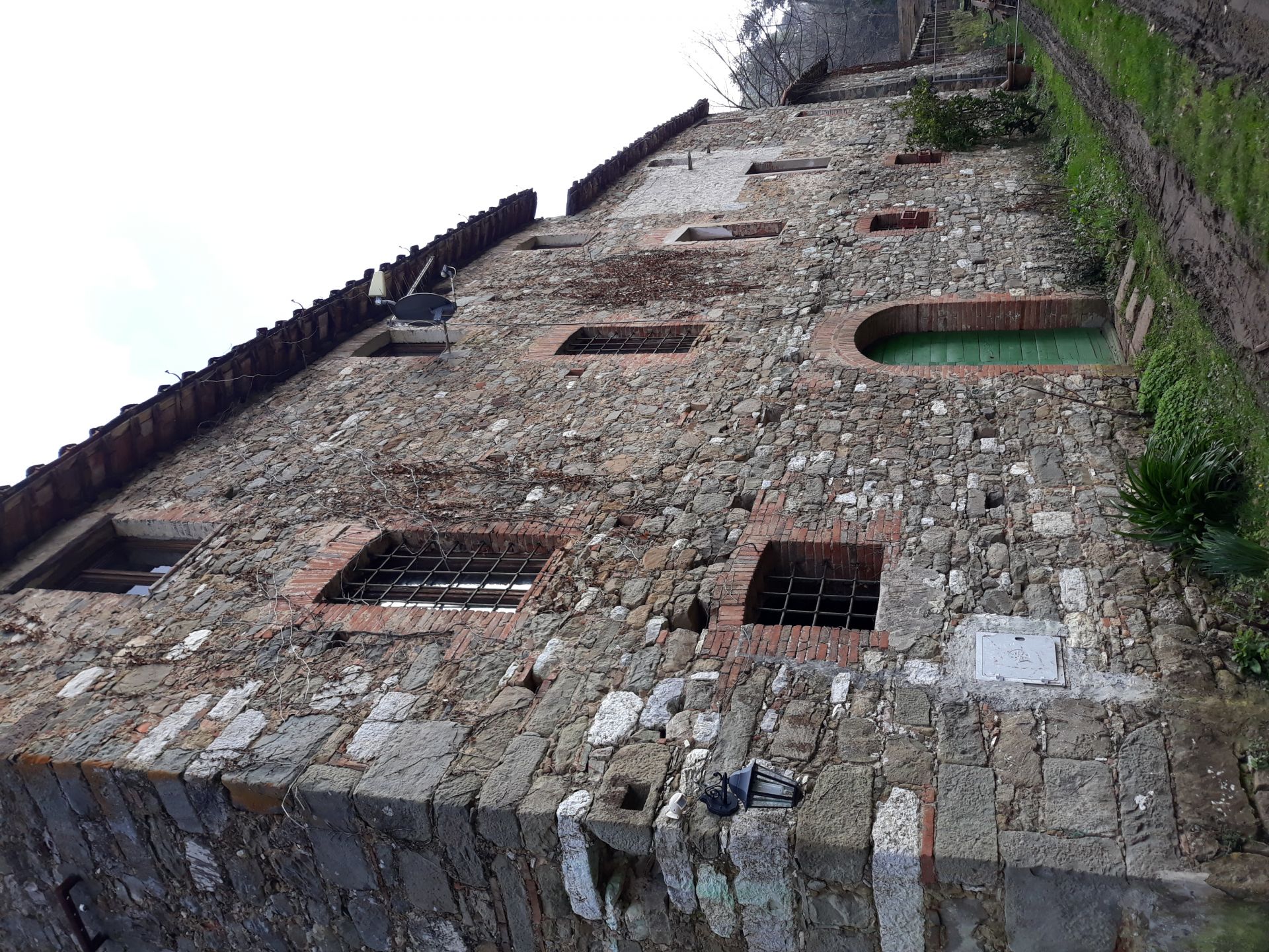 Ristrutturazione casale a Pescaglia realizzato da Studio di Architettura Paolo Bertolotti, Progettazione architettonica a Busto Arsizio