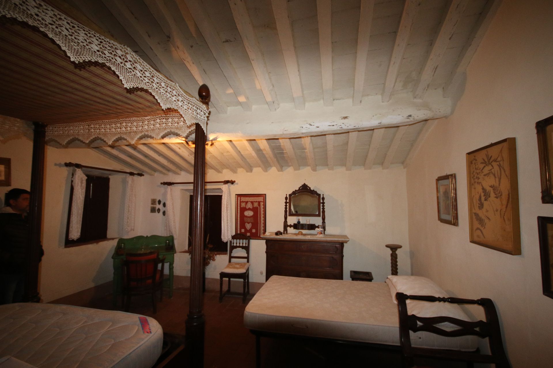 Ristrutturazione casale a Pescaglia realizzato da Studio di Architettura Paolo Bertolotti, Progettazione architettonica a Busto Arsizio