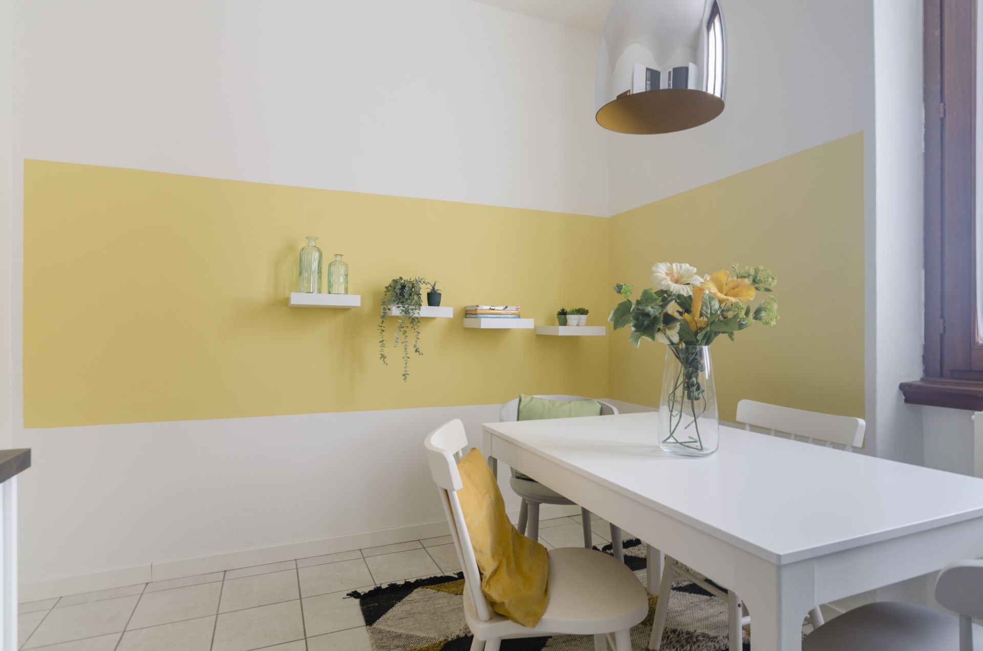 Creazione della cucina dalla camera in più per una nuova gestione degli spazi realizzato da Gilardi Interiors on Staging, Progettazione di interni a Melzo