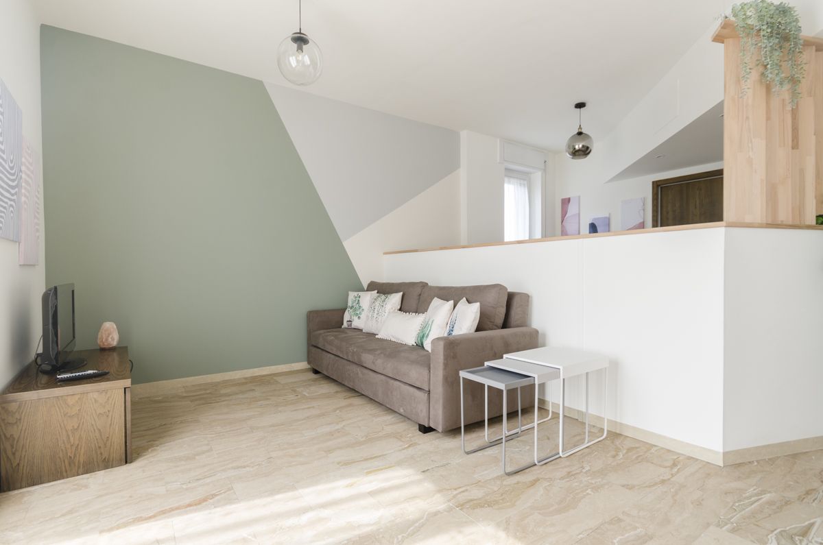 Il monolocale: tutto in un ambiente. Destinazione Microricettività realizzato da Gilardi Interiors on Staging, Progettazione di interni a Melzo