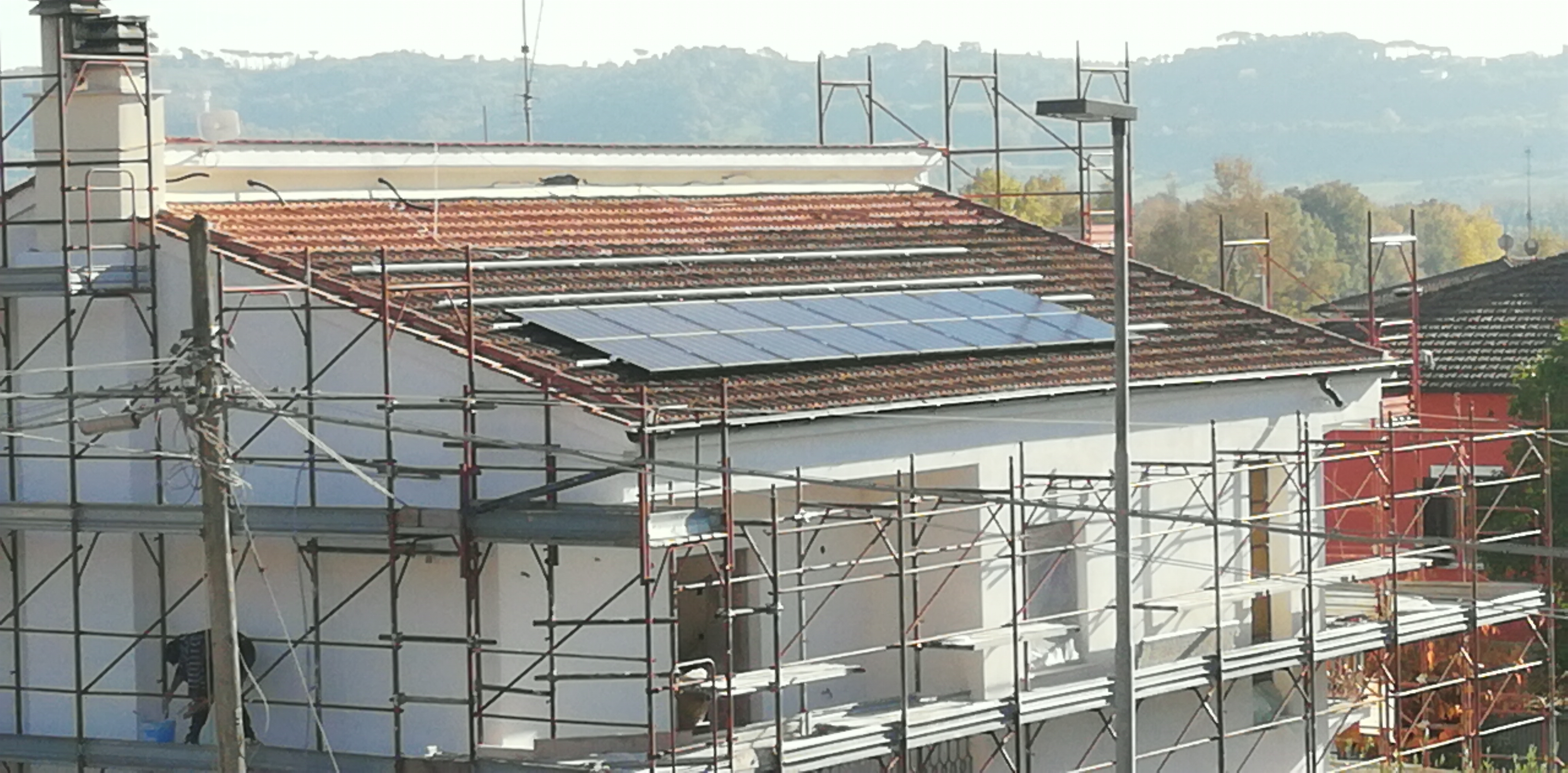 Impianto FV 6Kwp, con accumulo, integrato su doppia falda realizzato da BOSS IMPIANTI TECNOLOGICI snc,  a Fabrica di Roma